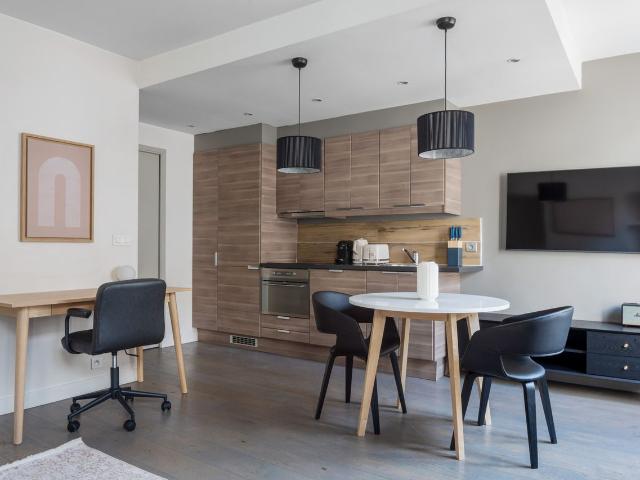 Charming One Bedroom Retreat in Paris, Paris Amsterdam Apartments for Rent