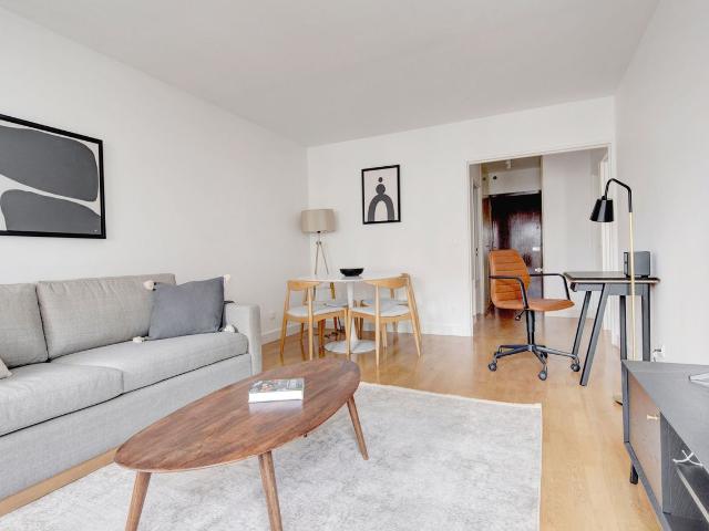 Charming One Bedroom Retreat in Paris, Paris Amsterdam Apartments for Rent