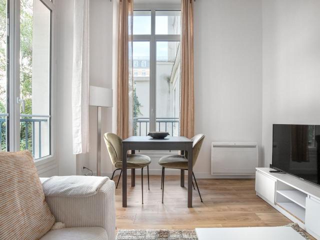 Charming One Bedroom Retreat in Paris, Paris Amsterdam Apartments for Rent