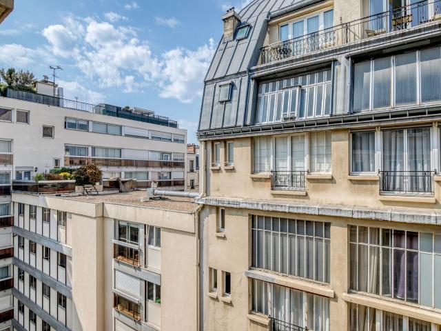 Charming One Bedroom Retreat in Plaine Monceau, Paris Amsterdam Apartments for Rent