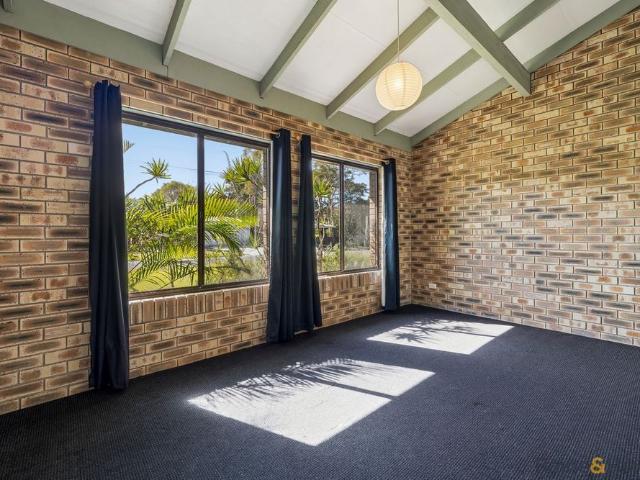Charming Original Beachside Cottage Walk to Everything!