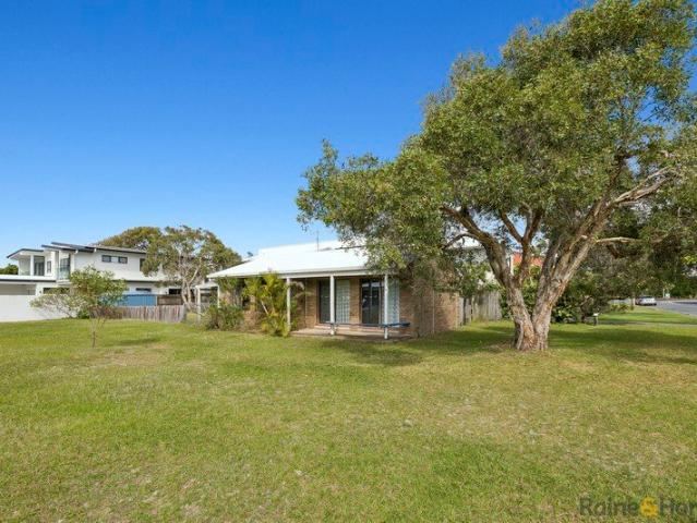 Charming Original Beachside Cottage Walk to Everything!