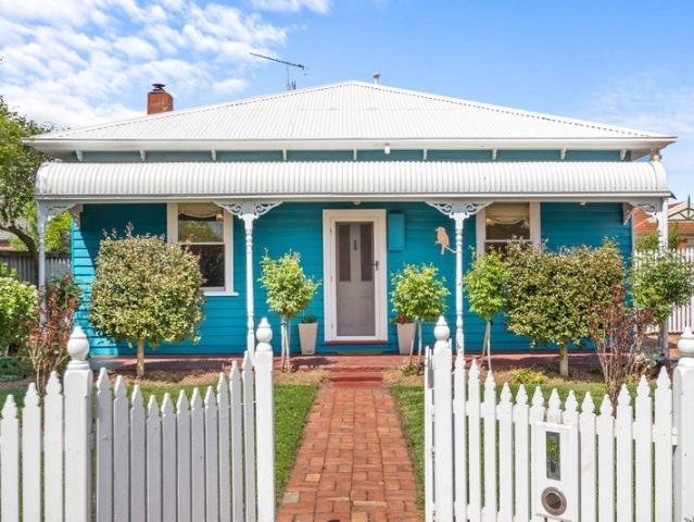 Charming Original Cottage in the Heart of Ballan