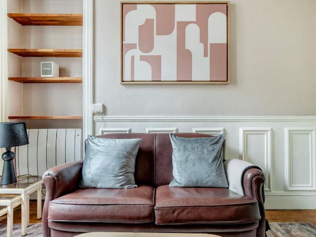 Charming Paris Retreat: Fully Furnished One Bedroom, Paris Amsterdam Apartments for Rent