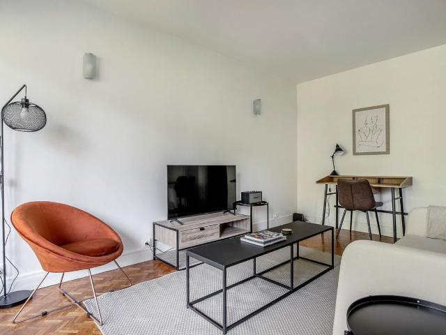 Charming Parisian 1 Bedroom Move In Ready!, Paris Amsterdam Apartments for Rent