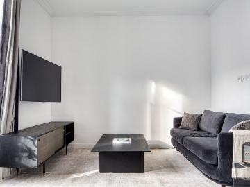 Charming Parisian 1 Bedroom Retreat Awaits You, Paris Amsterdam Apartments for Rent