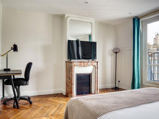 Charming Parisian Apartment with Stunning City Views, Paris Amsterdam Apartments for Rent