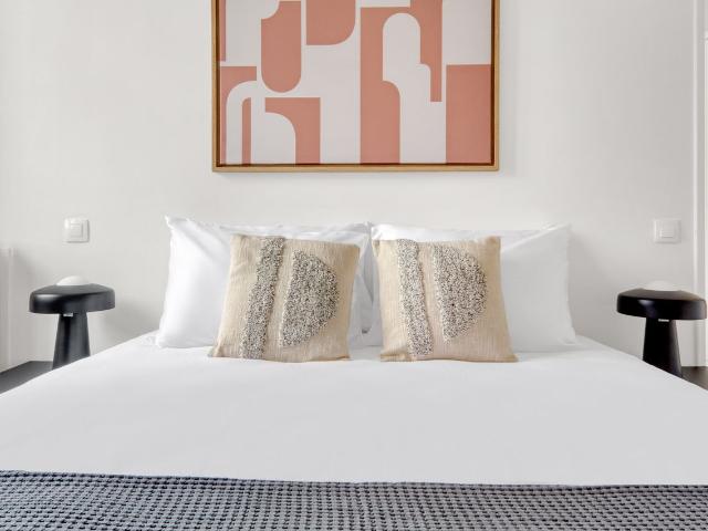Charming Parisian Getaway: Two Bedroom Bliss, Paris Amsterdam Apartments for Rent
