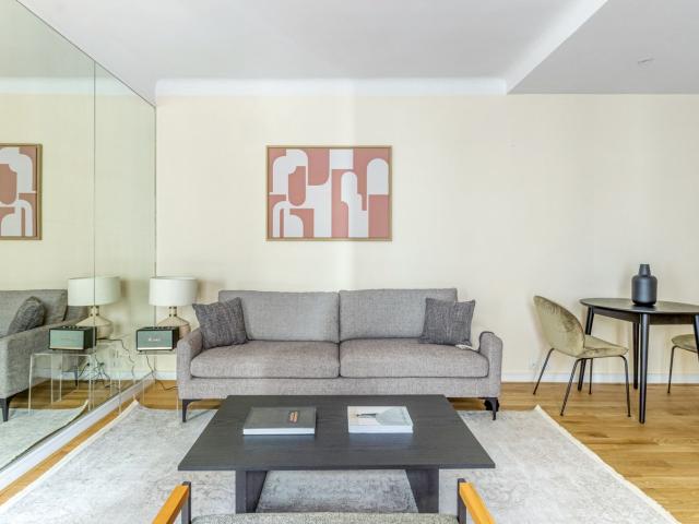 Charming Parisian One Bedroom Retreat