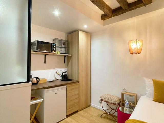 Charming Parisian studio in the heart of Paris – All Inclusive, Paris Amsterdam Apartments for Rent