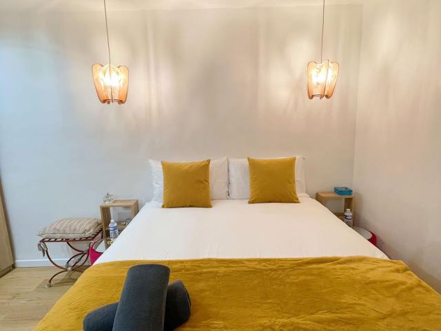 Charming Parisian studio in the heart of Paris – All Inclusive, Paris Amsterdam Apartments for Rent