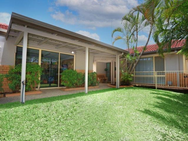 Charming Parkwood Home Close To The M1