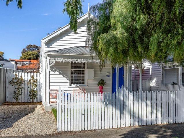 Charming Period Cottage In Superb Central Location