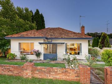 Charming Period Home on Expansive 1,161m² Allotment in Mount Pleasant