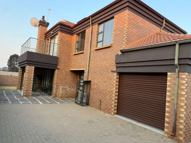 Charming Pomona Home with Garden and Braai