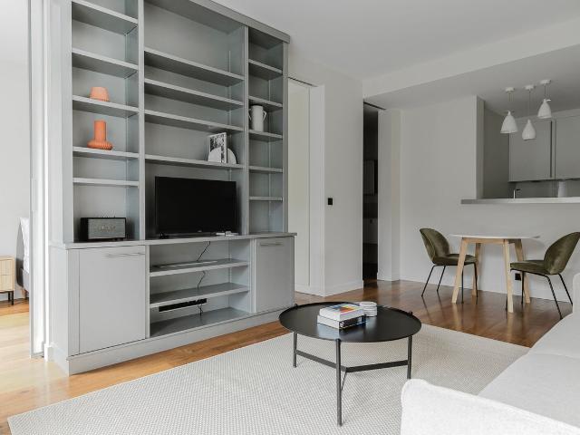 Charming Porte Dauphine 1BR with Modern Touches, Paris Amsterdam Apartments for Rent