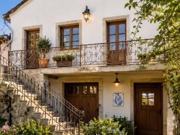 Charming Portuguese Estate for Renovation in Historic Villag. 477m² Cabanas De Viriato