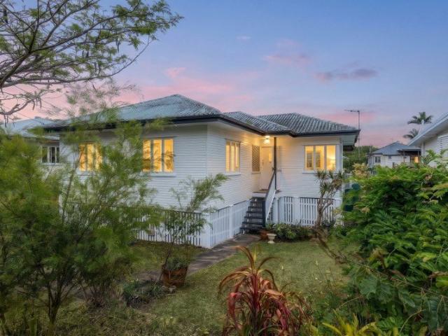 Charming Post War Cottage in a Convenient Geebung Location