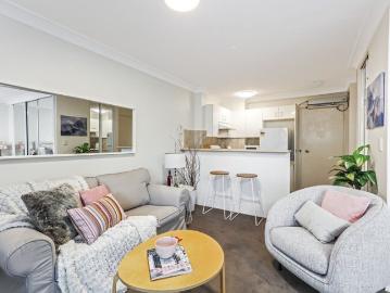 Charming, Private One Bedroom Independent Unit Bougainvillea, Strata Titled