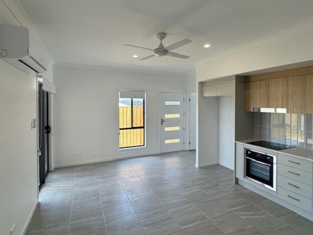 CHARMING PRIVATE DUPLEX, INTERNAL GARAGE ACCESS, 2 AIR CONDS, CLOSE TO PARKS, SCHOOLS AND SHOPS