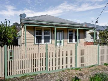 Charming Quarry Hill Living Prime Location, Easy Lifestyle