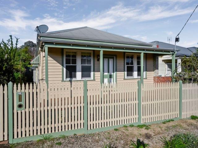 Charming Quarry Hill Living Prime Location, Easy Lifestyle