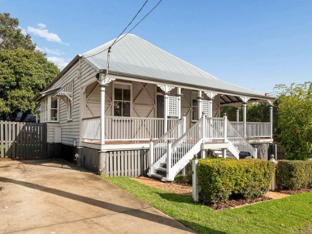 Charming Queenslander Cottage in Prime Ipswich Location