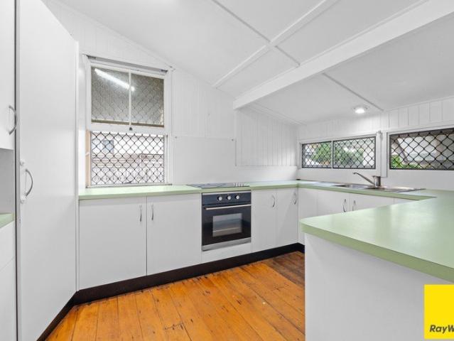 Charming Queenslander in a Convenient Location!