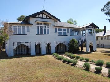 Charming Queenslander in the Heart of Warwick