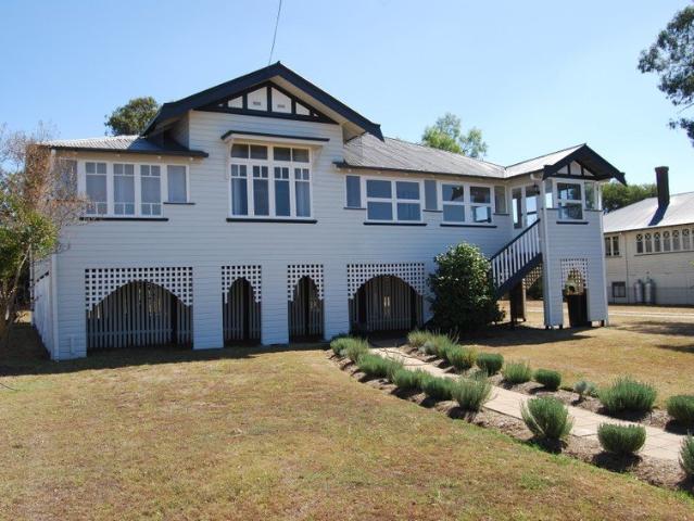 Charming Queenslander in the Heart of Warwick