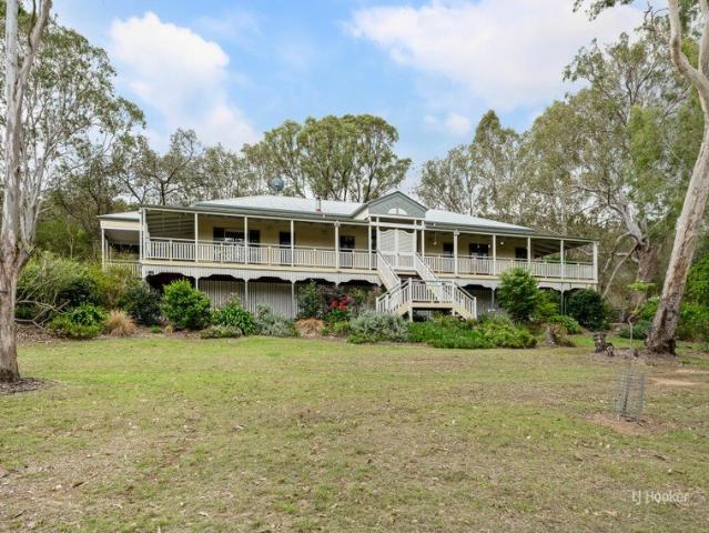 Charming Queenslander on 6 Acres with Wraparound Verandahs