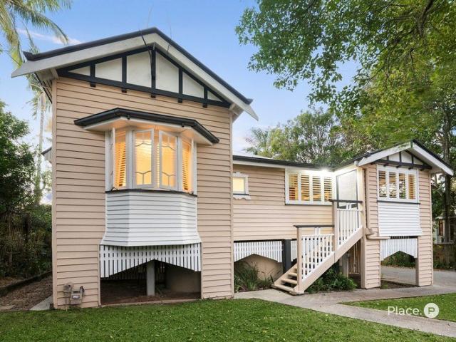 Charming Queenslander on 771m2 in Cavendish Rd School Catchment