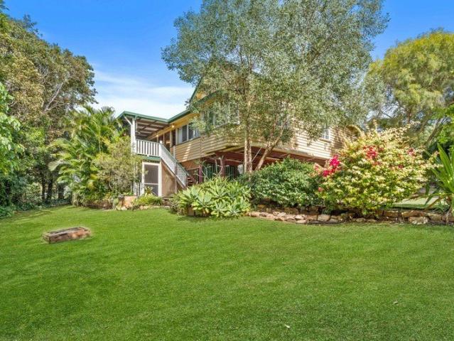 CHARMING QUEENSLANDER ON A PRIVATE, TRANQUIL 1/2 ACRE BLOCK