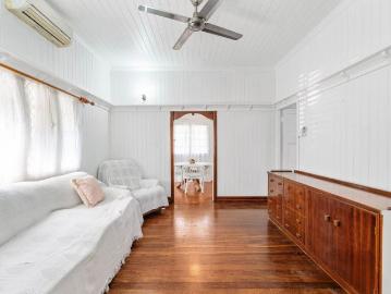 Charming Queenslander on Quarter Acre with Powered Shed!