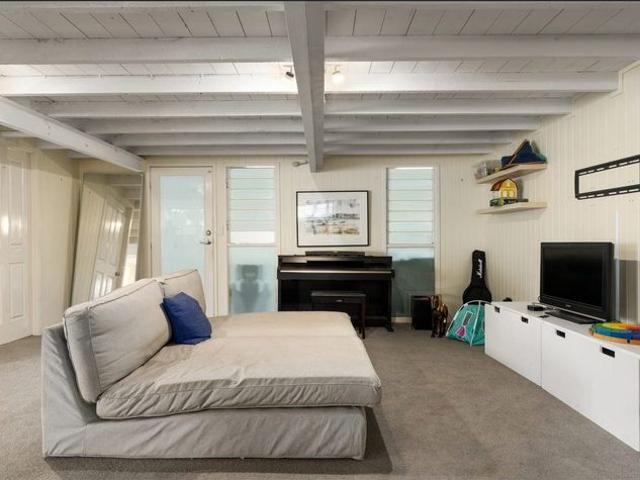 Charming Queenslander Living with Pool in the Heart of Hawthorne