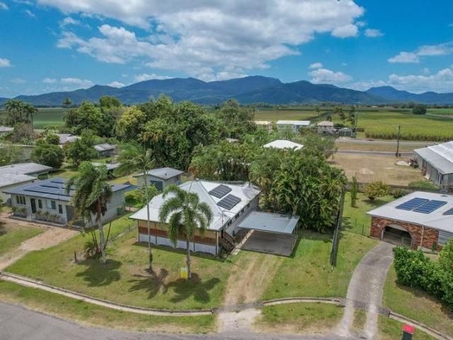 Charming Queenslander Style Home with Stunning Mountain Views