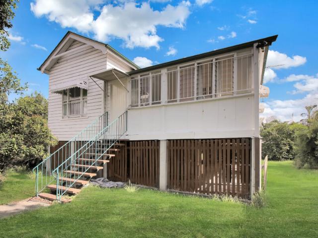 CHARMING QUEENSLANDER STYLE HOME IN THE HEART OF KANGAROO POINT