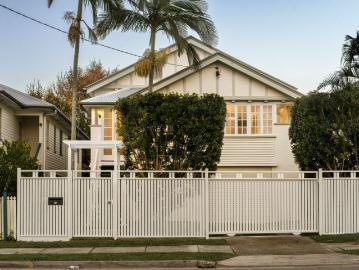 Charming Queenslander with cafe lifestyle