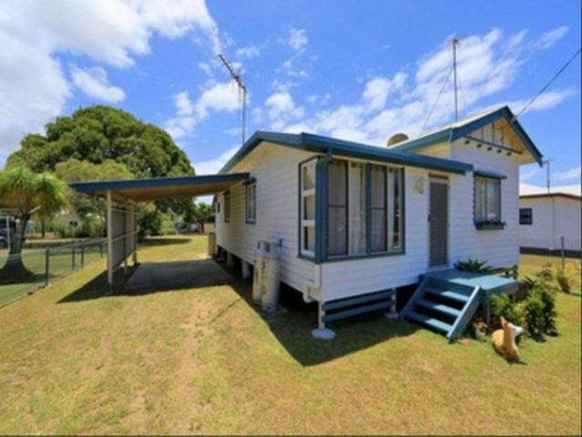 CHARMING QUEENSLANDER WITH MODERN FINISHES & SPACIOUS YARD