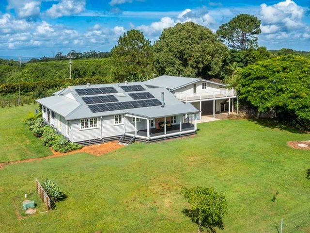 Charming Queenslander with Separate Retreat Ideal for Multigenerational Living