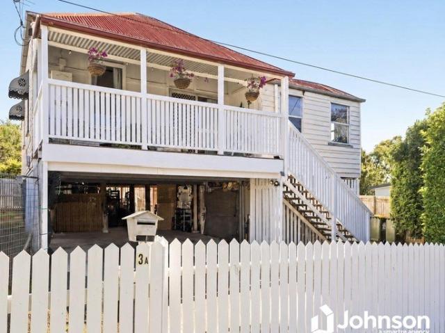 Charming Queenslander with Space, Character & Mountain Views