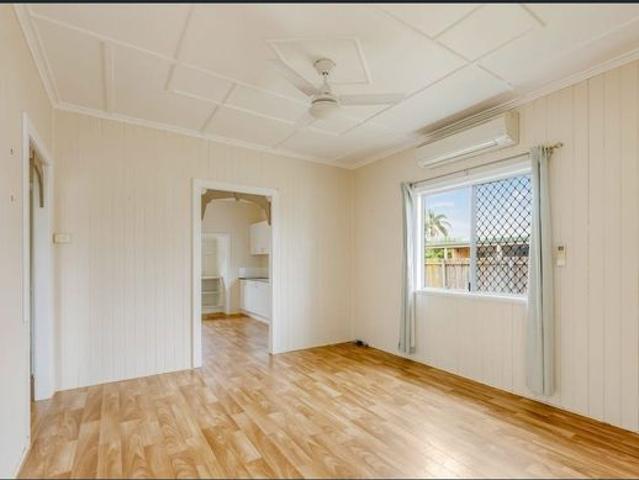 Charming Queenslander with Space, Comfort & Convenience!