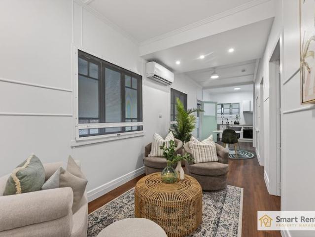 Charming Queenslander Unit in Convenient Location