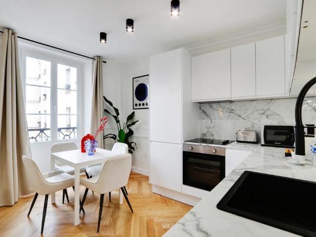 Charming, quiet flat 1 separate bedroom in the heart of the popular Marais district near Place des Vosges, Paris Amsterdam Apartments for Rent