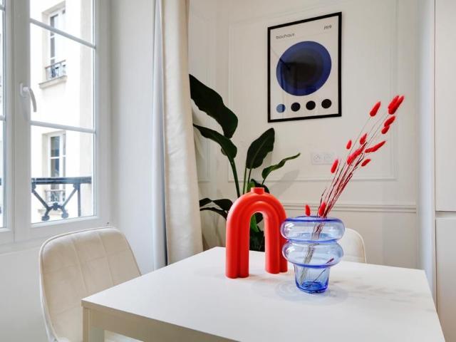 Charming, quiet flat 1 separate bedroom in the heart of the popular Marais district near Place des Vosges, Paris Amsterdam Apartments for Rent