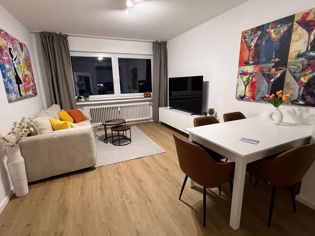 Charming, quiet home with 2 rooms in Köln freshly renovated, Koln Amsterdam Apartments for Rent
