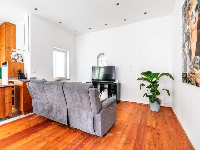 Charming & Quiet Period Apartment near Schönbrunn Palace, Vienna Amsterdam Apartments for Rent