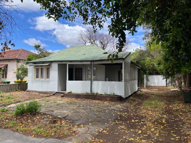 Charming Rental in Desirable Rivervale