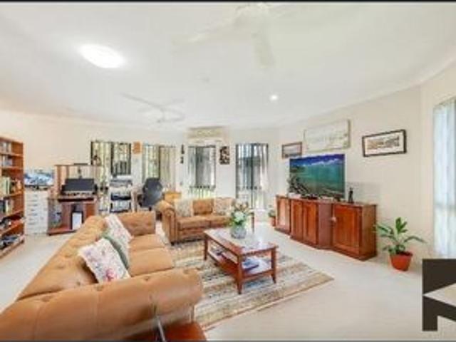 Charming Rental Property in Bargara, Directly Opposite to the Beach! — Available 15th of October