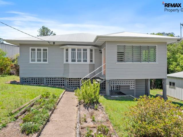 Charming Renovated 3 Bedroom Queenslander!